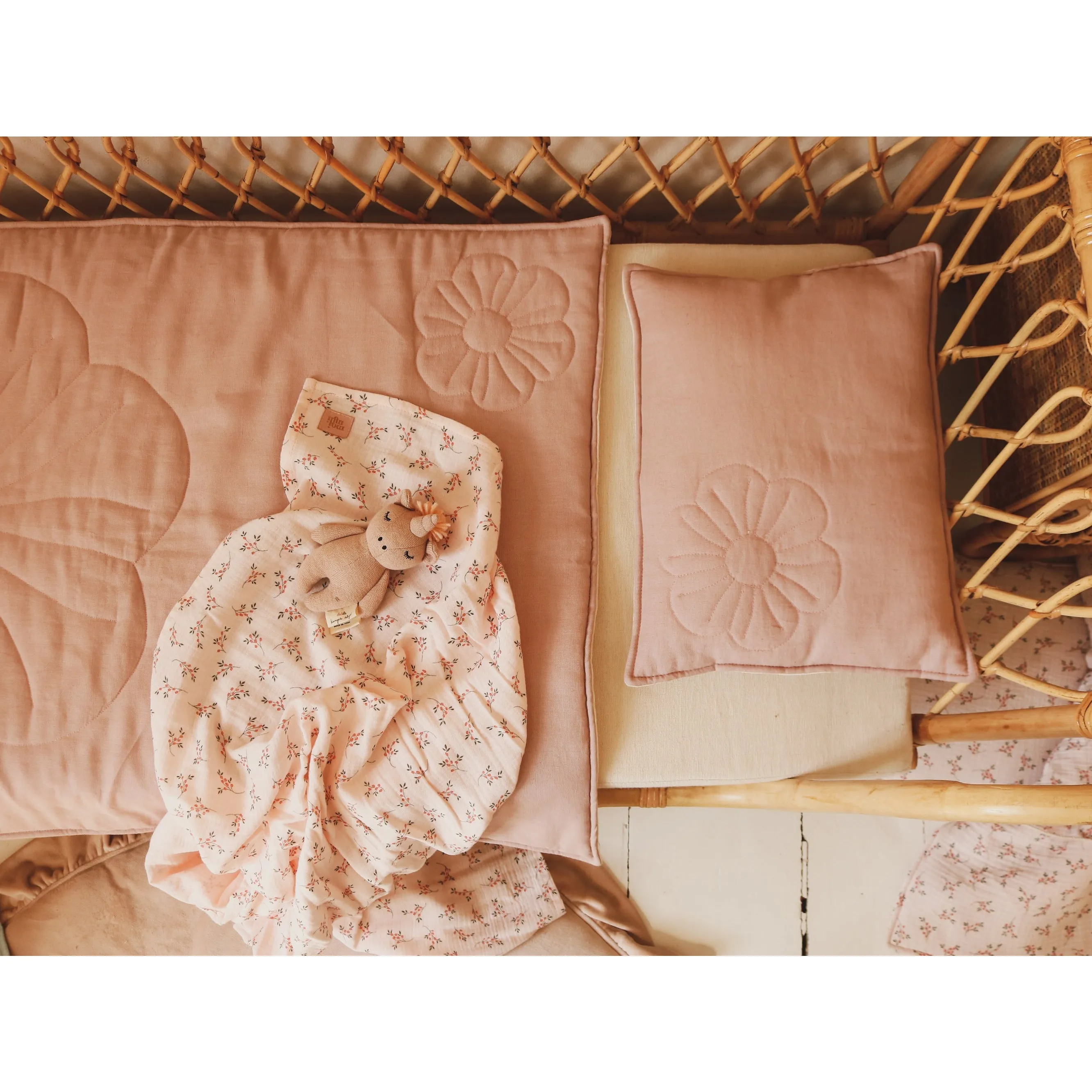 Linen bloom cot bedding set